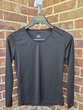 Cuddl Duds Women's Black Long-Sleeve V-Neck Top